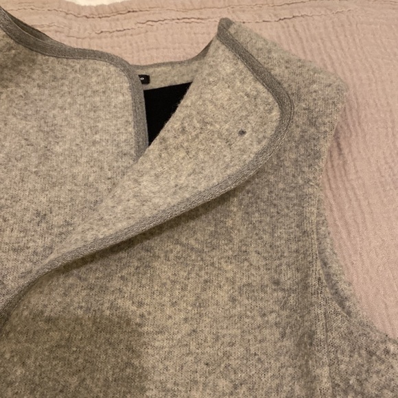 Club Monaco gray wool blend vest with pockets. Size Xs - Picture 12 of 12